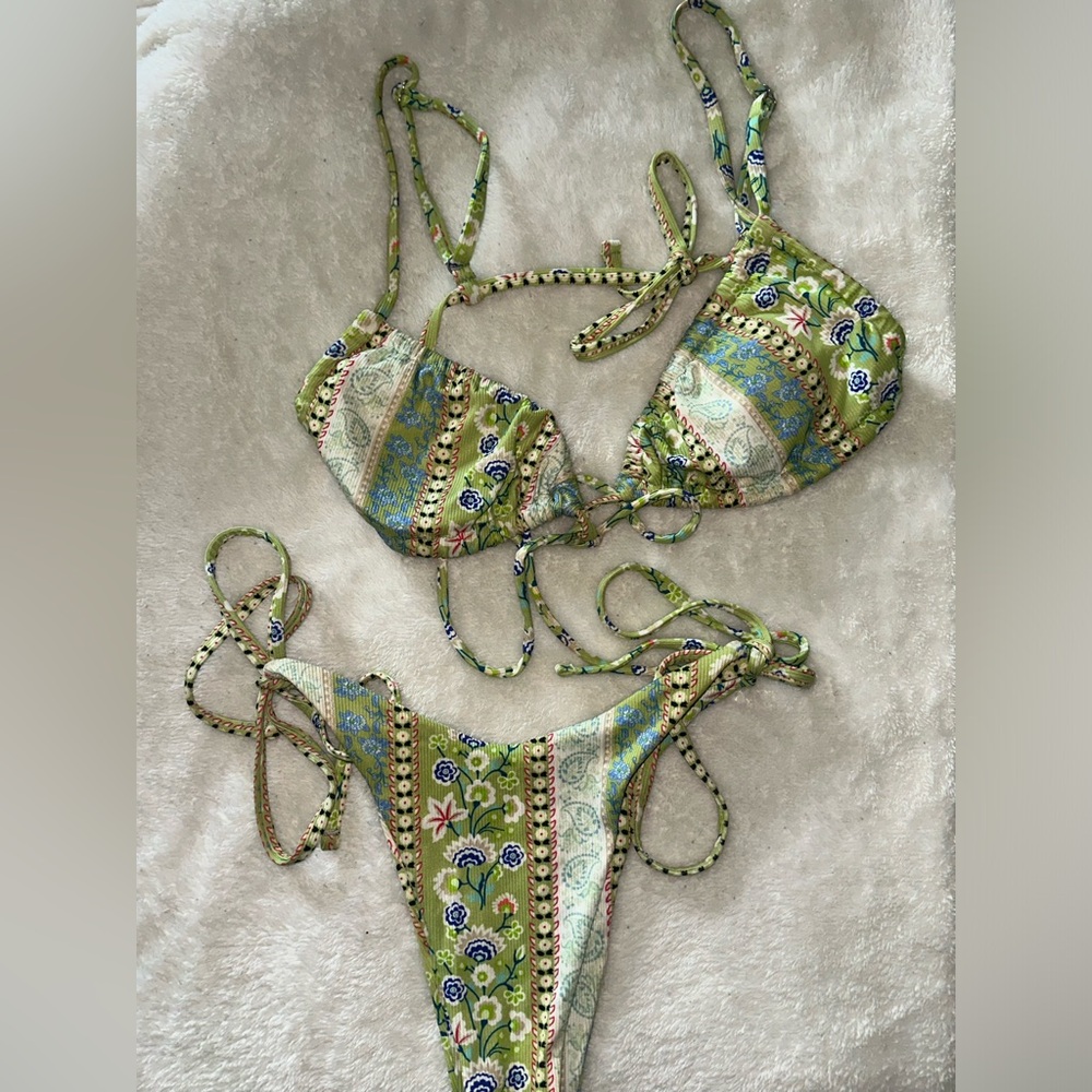 Green Pattern Bikini - Picture 3 of 4